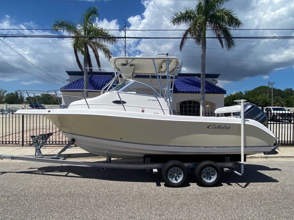 2005 Cobia 230 WA Center Console