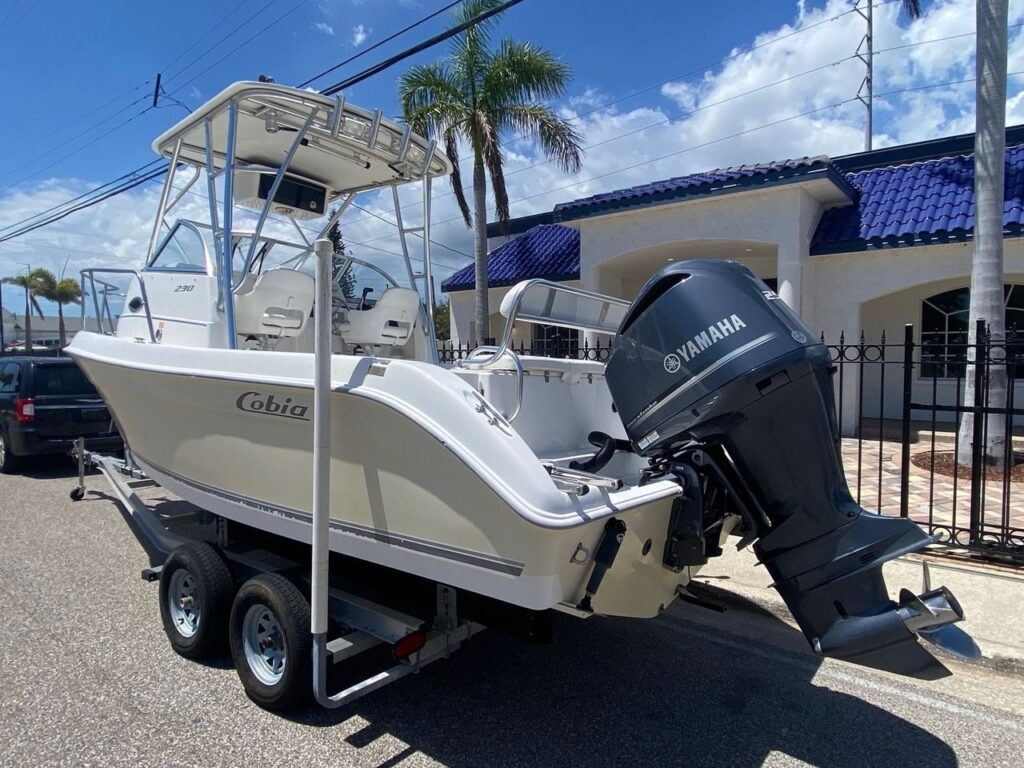 2005 Cobia 230 WA Center Console