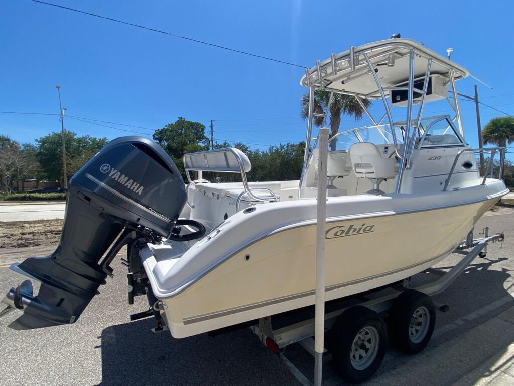 2005 Cobia 230 WA Center Console