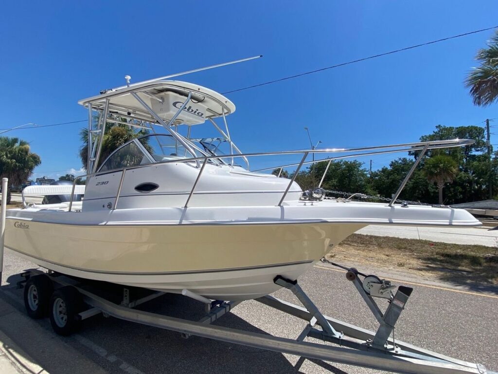 2005 Cobia 230 WA Center Console